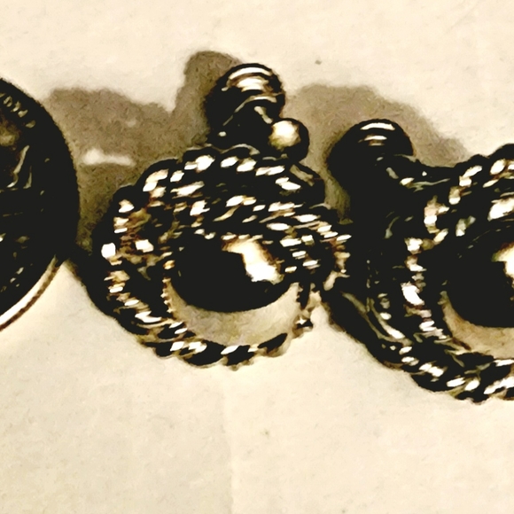 Vintage silver button coil wrapped screwback earrings - Picture 6 of 6